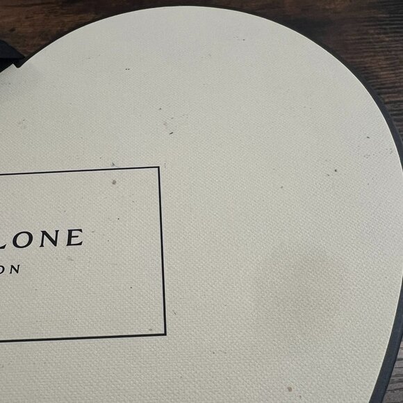 Jo Malone Valentine Heart Gift Box - Picture 2 of 9